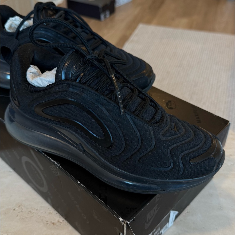 Nike Black Athletic Shoes with Air Max Cushioning